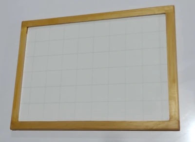 Pizarra de 34x24 acrílica con marco de madera tamaño oficio | pizarra blanca con marco de madera