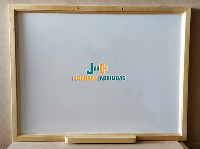 Pizarra de 80x60 acrílica con marco de madera | pizarra blanca